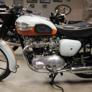 1959 Triumpoh Bonneville tangerine LHS