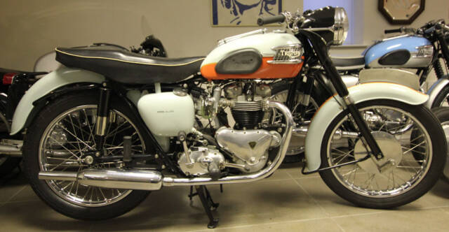 1959 Triumpoh Bonneville tangerine RHS