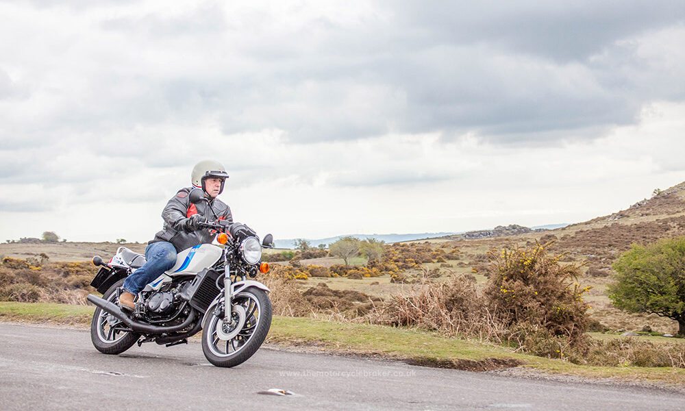 1980 Yamaha RD350LC 4L0 RHS cornering