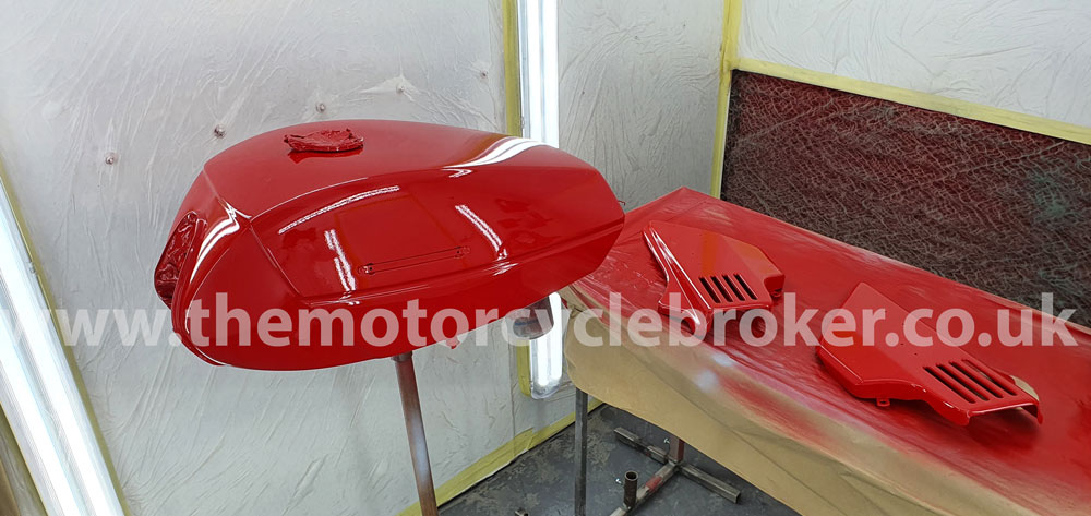 Benelli Sei 750 petrol tank in red