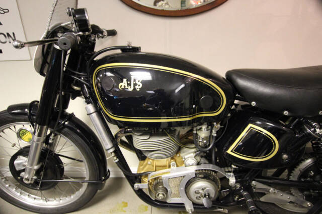 AJS 7R motor LHS close