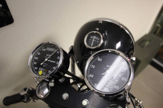 BSA DB32 Clocks