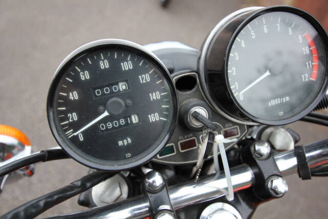 Kawasaki Z1 900 clocks