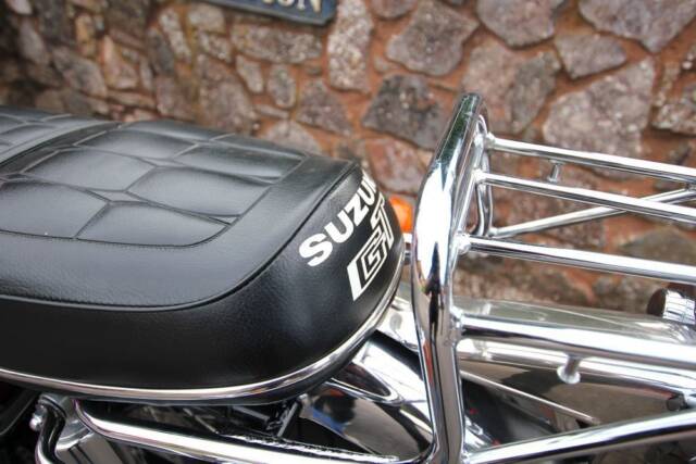 Suzuki GT750J seat rear