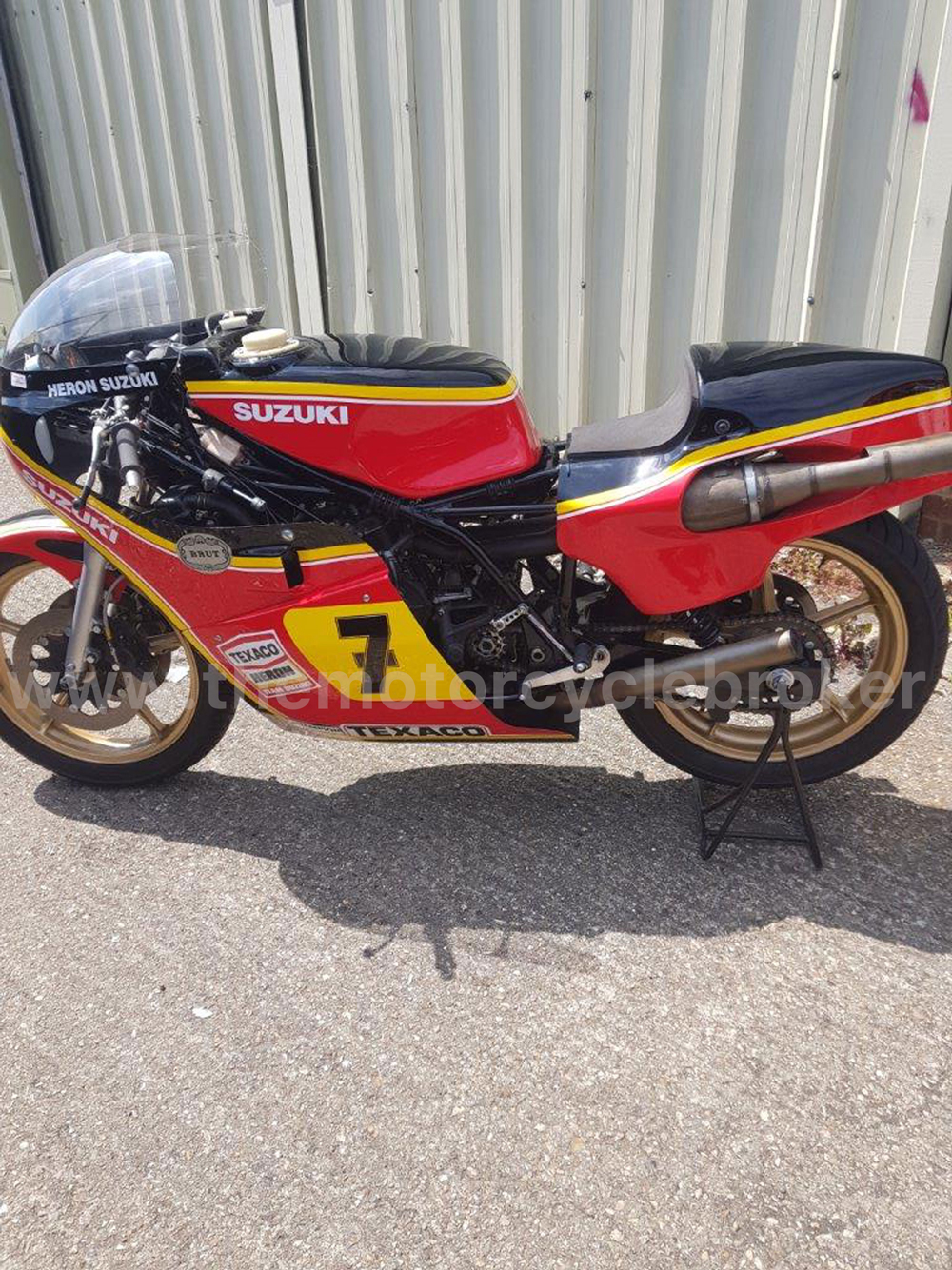 Suzuki RGV500 racer LHS